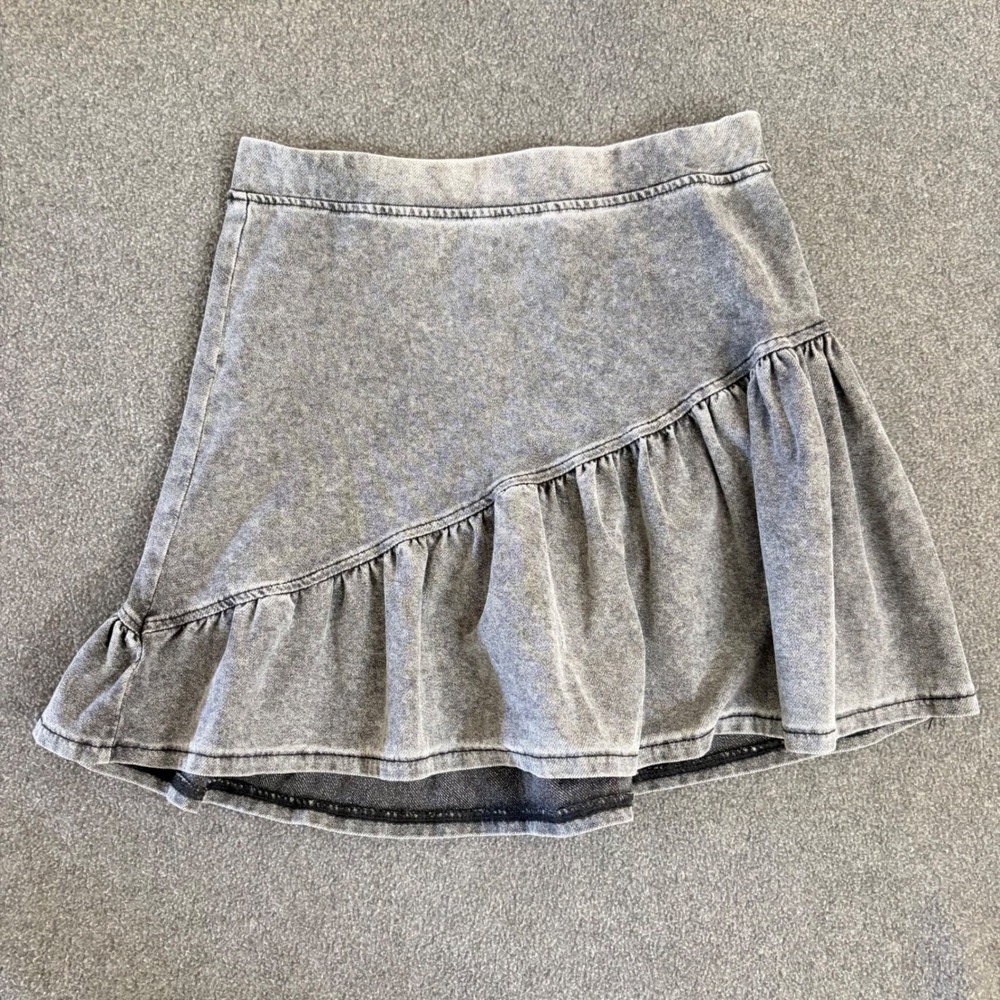 H&M Ruffle Hem Skirt Girls 8/10 Grey Excellent Acid Wash Asymmetrical Denim